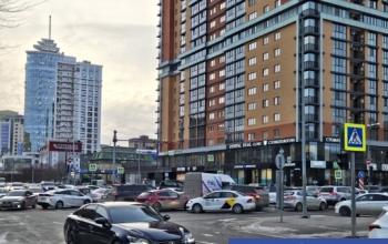 В Тюмени образовалась пробка из-за отключения светофоров на Профсоюзной – 50 лет Октября