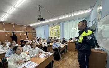 В Тюмени школьник-«зацепер» сорвался с автобуса