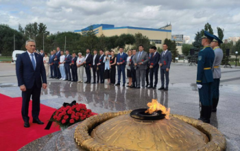 Делегация Тюменской области во главе с губернатором прибыла в Казахстан с рабочей поездкой 