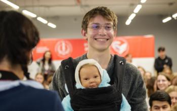 В Тюменском медицинском университете будущих пап готовят к осознанному отцовству