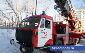 В ночном пожаре в Тюменской области пострадал человек