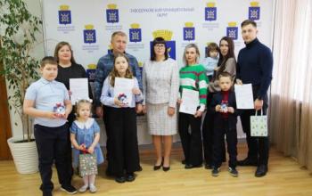 Молодым семьям из Заводоуковска вручили сертификаты на улучшение жилищных условий