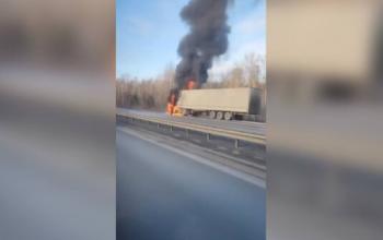 На трассе Тюмень – Екатеринбург загорелась фура