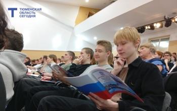 Студентам тюменского колледжа рассказали о подвиге заводчан в годы войны