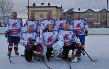 Хоккейные ветераны Юргинского стартовали с двух побед на «Кубке Дружбы»