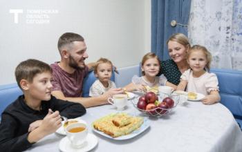 700 заявлений на новую семейную выплату подали тюменцы за полдня 1 июня
