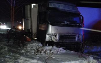 В Ишимском районе погиб водитель легковушки из-за вылетевшего на встречку большегруза