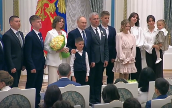 Путин вручил орден «Родительская слава» многодетной семье Власовых из Тюмени