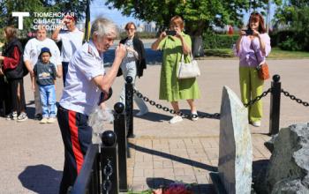 В Тюмени почтили память атамана Ермака у Поклонного креста