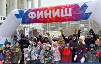 Тюменцы обняли драмтеатр в День артиста