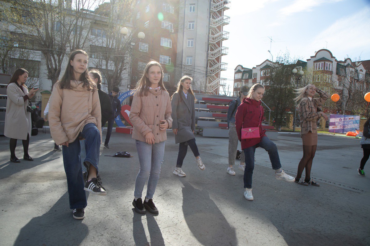 Тюменцы обменялись подарками на фестивале дарения | 29.04.2022 | Тюмень -  БезФормата