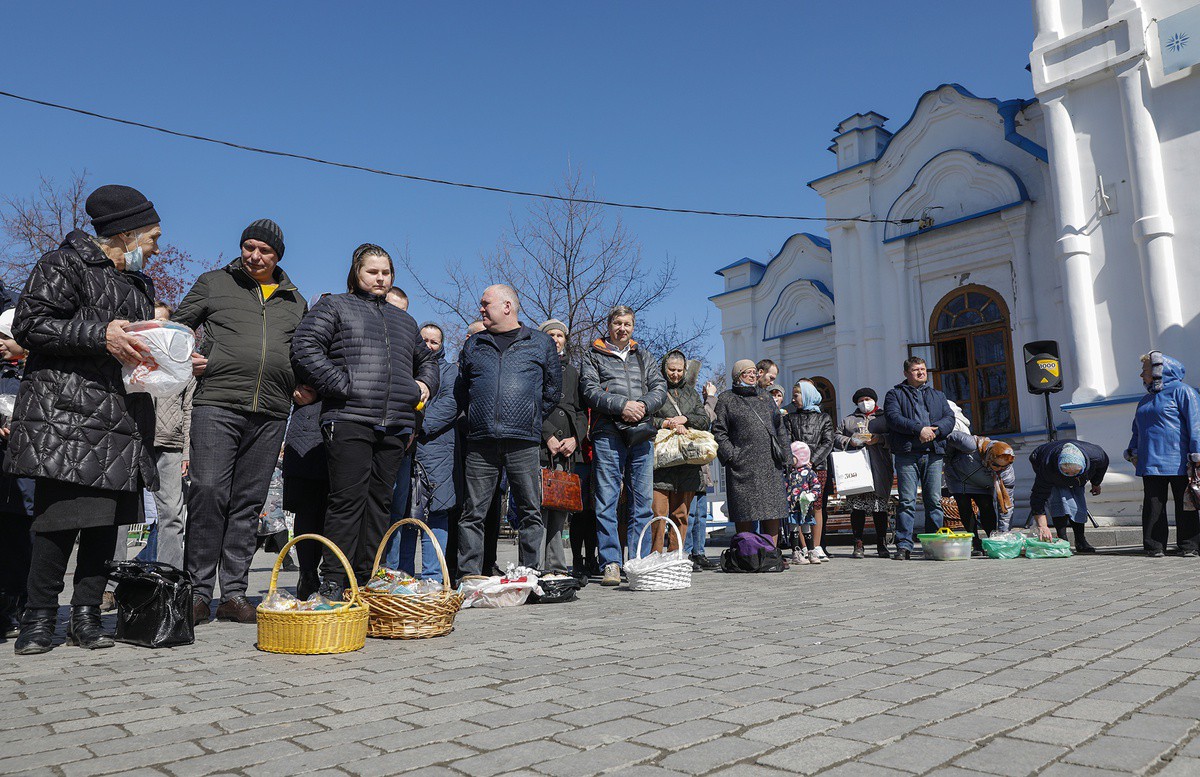 В соборах Тюменской области освещают яйца и куличи к Пасхе | 23.04.2022 |  Тюмень - БезФормата