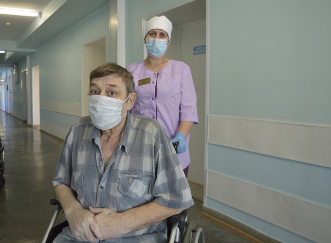 Врачи Ишима три месяца боролись за жизнь пациента с коронавирусом