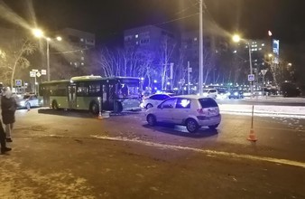 Новость Тюмени: В центре Тюмени в ДТП с автобусом пострадали два человека