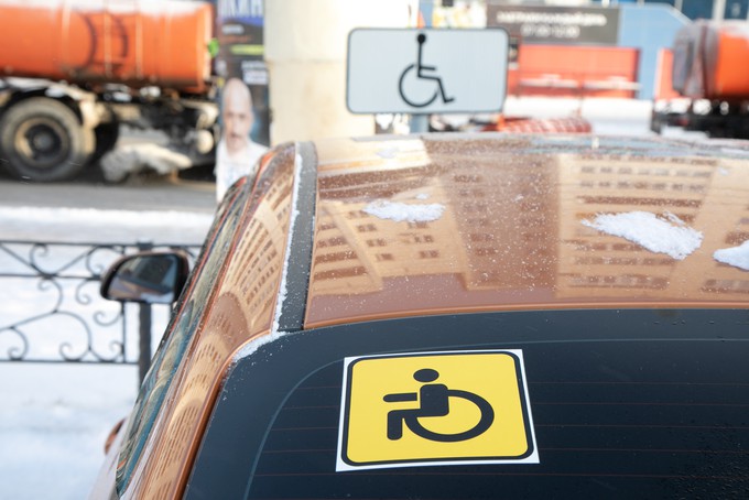 Инвалиды могут пользоваться платными парковками Тюмени даром
