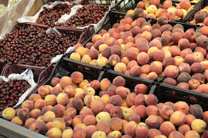 В Тюмени допустили к продаже почти 2 тонны черешни и персиков из Киргизии