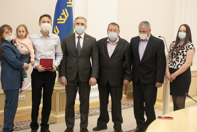 В Тюмени посмертно наградили медицинских работников за борьбу с COVID-19