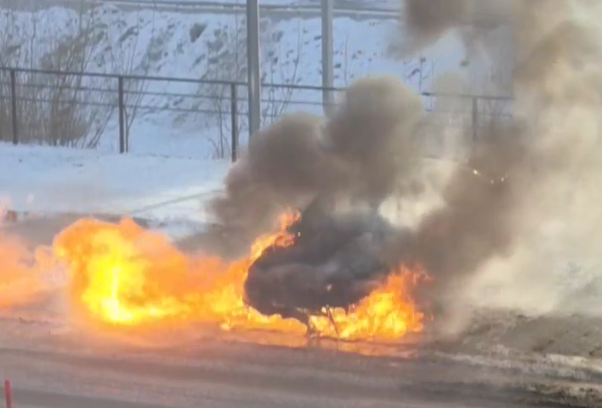 В Тюмени сгорела машина на парковке в Европейском