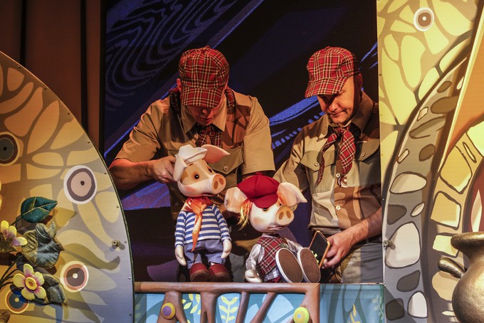 Тюменский театр кукол представил новый спектакль «Три поросенка»