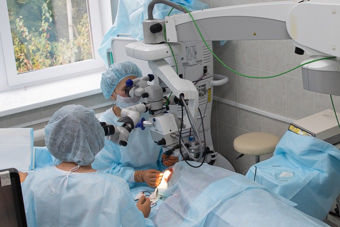 Тюменские офтальмологи избавили пациентку от последствий несчастного случая
