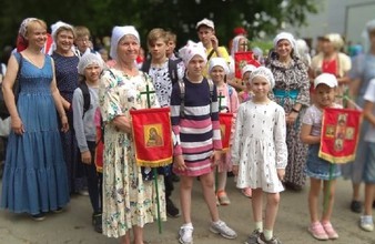 Новость Тюмени: В Малом Царском крестном ходу в Екатеринбурге прошли 500 человек