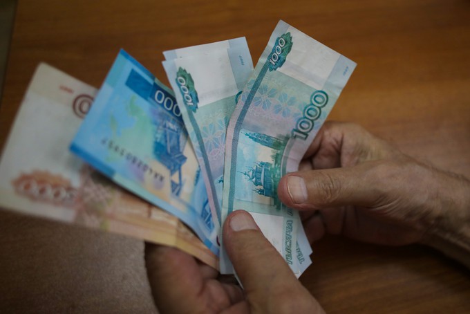 Минимальную заработную плату в Тюменской области хотят увеличить на 10%