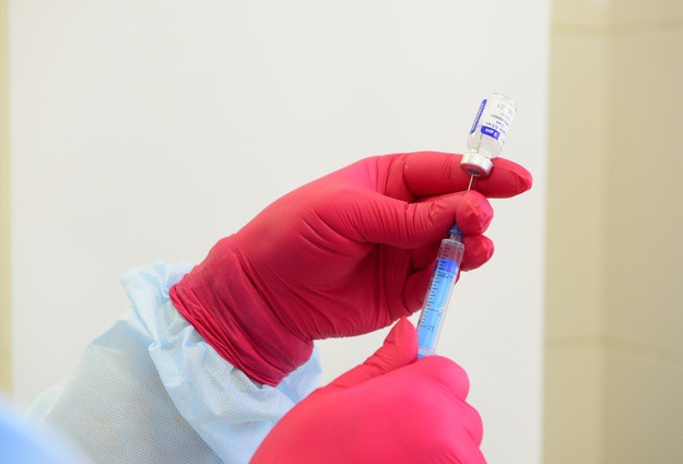 Переболевшим коронавирусом тюменцам необходимо поставить прививку 