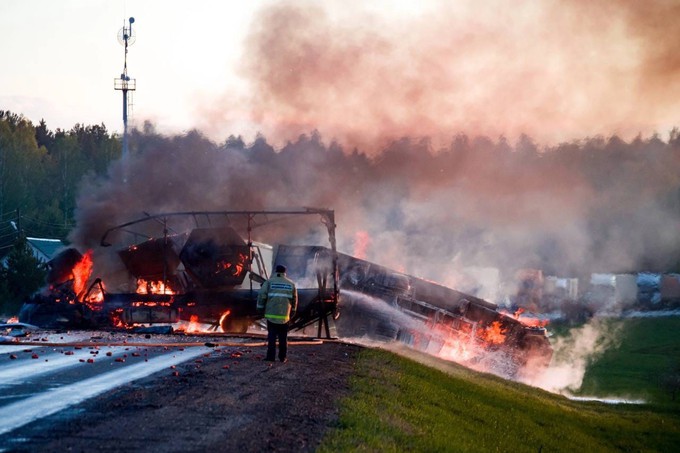 В страшной аварии на трассе Тюмень - Екатеринбург 25-летний водитель сгорел в автомобиле