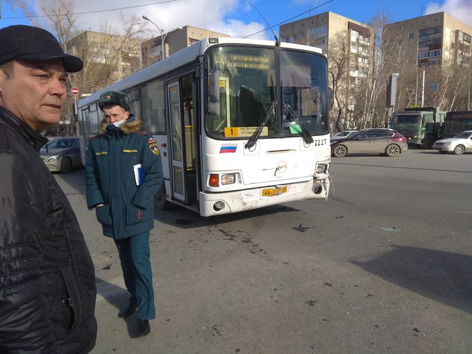 Три человека пострадали в ДТП с автобусом в Тюмени