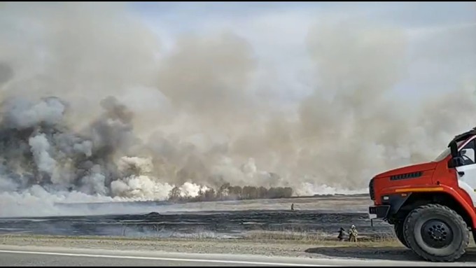 Смог от пожаров накрыл объездную дорогу в Тюмени