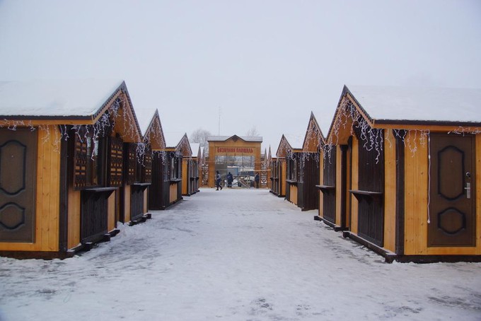 Базарная площадь в Тобольске готовится к новогодней ярмарке