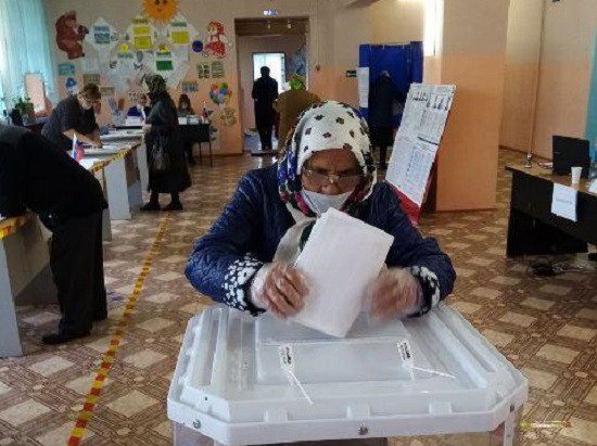 Тюменская пенсионерка пришла на избирательный участок в 91 год