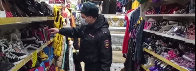 В Уватском районе полицейские изъяли поддельные вещи на 500 тысяч рублей