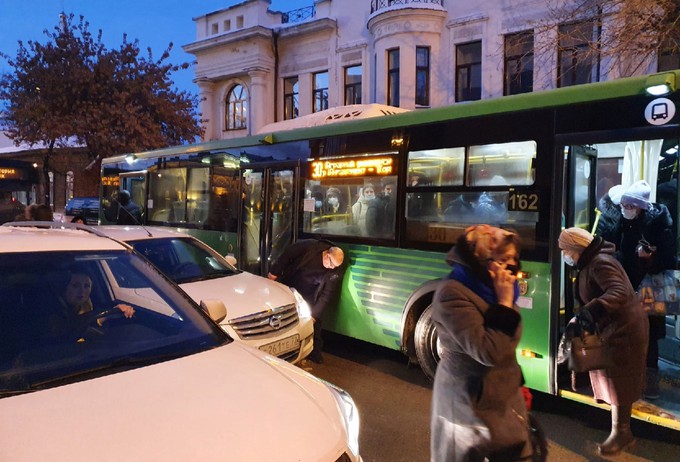 В Тюмени автобус с пассажирами попал в ДТП
