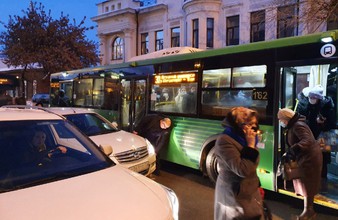 Новость Тюмени: В Тюмени автобус с пассажирами попал в ДТП
