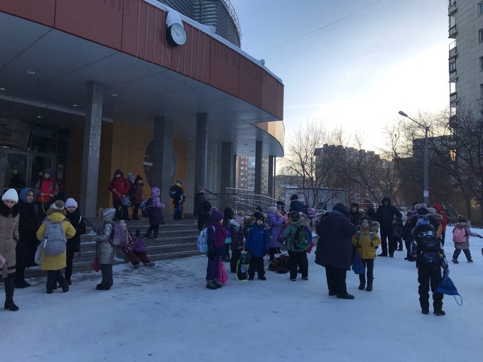 В Тюмени эвакуировали все школы из-за сигнала о возможном минировании