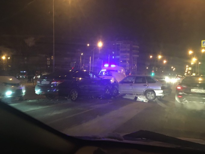 В центре Тюмени нетрезвый водитель спровоцировал массовое ДТП