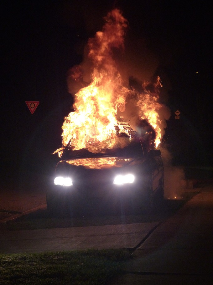 Тюменец сжег автомобиль сожителя бывшей супруги
