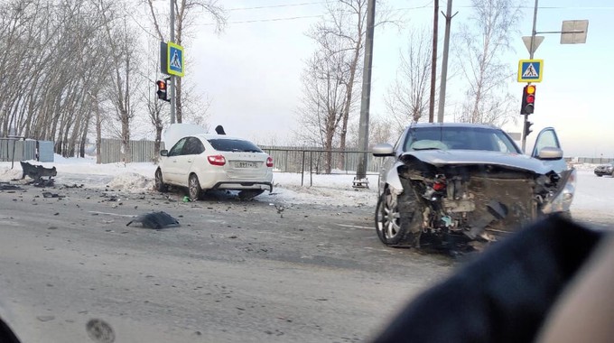 Авария на улице Щербакова временно создала затор на дороге