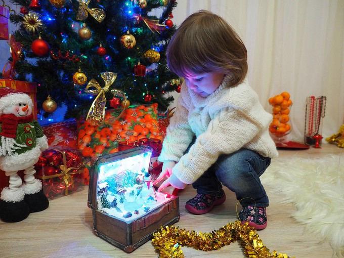 Тюменцам рассказали об опасностях при выборе новогоднего подарка детям
