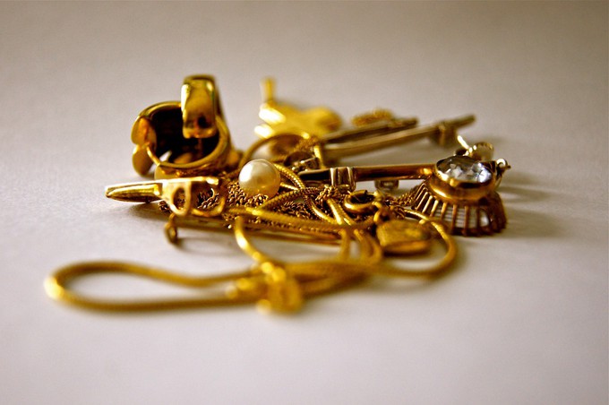 Тюменка заявила в полицию о краже золотых украшений
