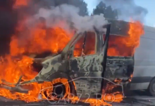 На трассе Тюмень – Ханты-Мансийск в Уватском районе сгорел микроавтобус