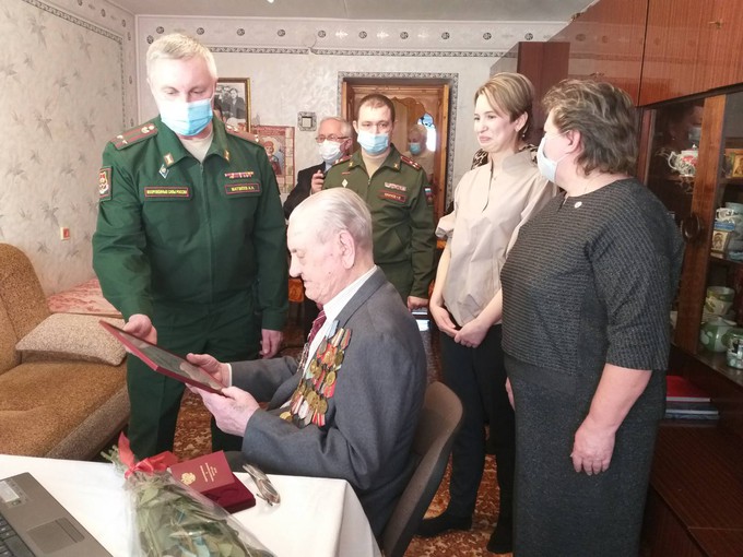 Тюменский ветеран Великой Отечественной войны получил награду спустя 75 лет