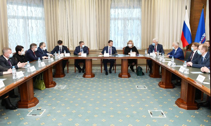 Губернатор ЯНАО отметил конструктивную работу депутатов