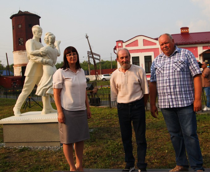 В Заводоуковске открыли памятник ушедшей на фронта Великой Отечественной войны молодежи 