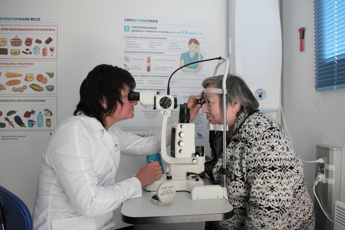 В Ишиме снова начали проводить операции по замене хрусталика глаза 