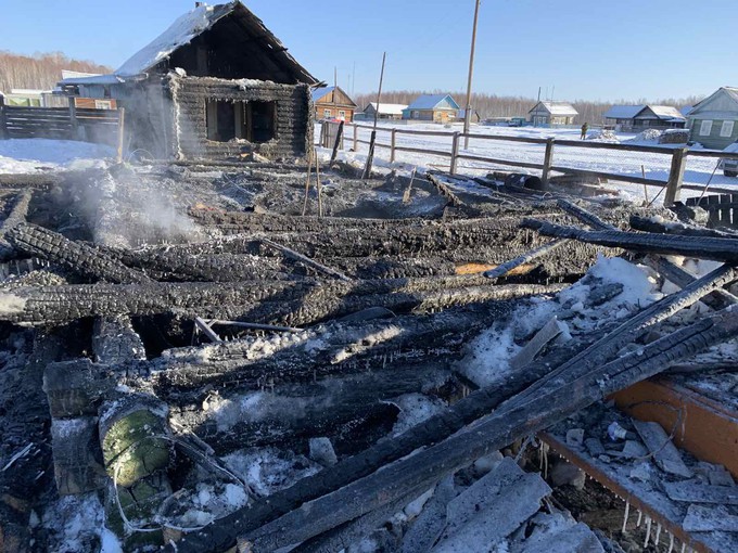 По факту гибели сестер на пожаре в деревне Вармахли возбудили уголовное дело