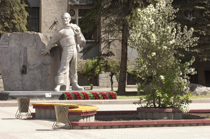 Тюменцев приглашают на массовую уборку памятников