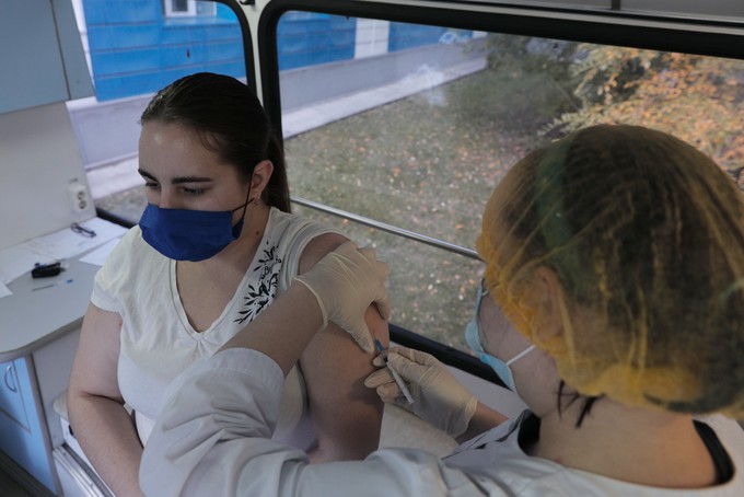 В Тюменскую область поступили новые дозы вакцины «Спутник V»