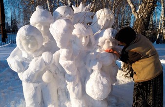 Новость Тюмени: Необычная снежная скульптура появилась в Упоровском районе 